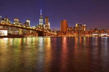 Obraz na płótnie Canvas Brooklyn Bridge with lower Manhattan skyline at night