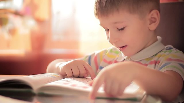 A child learns to read 8