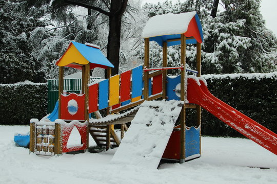 Roma Eur, parco giochi innevato