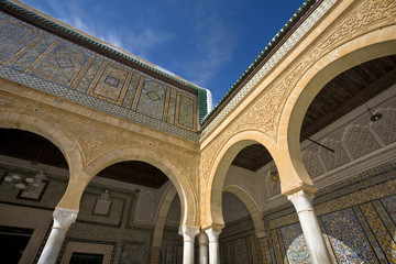 Obraz premium Tunisia. Kairouan - the Zaouia of Sidi Saheb. Courtyard with decorative arches and wals covered ornamental tiles