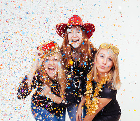 Junge Leute machen Partyfoto vor Photobooth