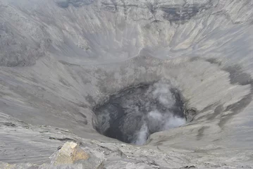 Papier Peint photo Lavable Volcan Crater of Mount Bromo in the Tengger-Bromo-Semeru National park in East-Java, Indonesia.  The Bromo volcano is one of the most active volcanos in Asia and is situated in a big caldera.
