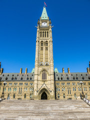 Fototapeta na wymiar OTTAWA, CANADA - APRIL 16, 2015 : The Parliament Buildings in Ot