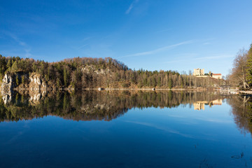 Alpsee mit Schloss Hohenschwangau bei Füssen, Bayern