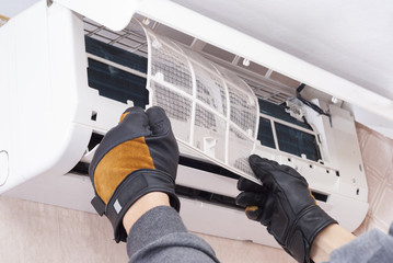 cleaning and repairs the air conditioner
