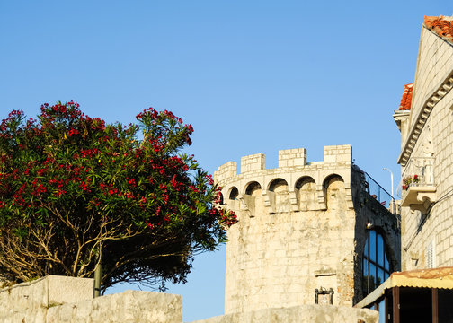 Stadtmauer und Turm von Korcula