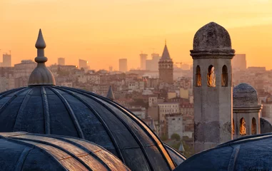 Beyoglu und Galata-Turm bei Sonnenaufgang, Istanbul, Türkei © Shchipkova Elena