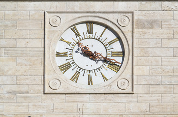 orologio a a muro, Basilica di San Paolo, Roma Italia