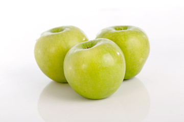 Green apple, isolated on white background,selectice focus