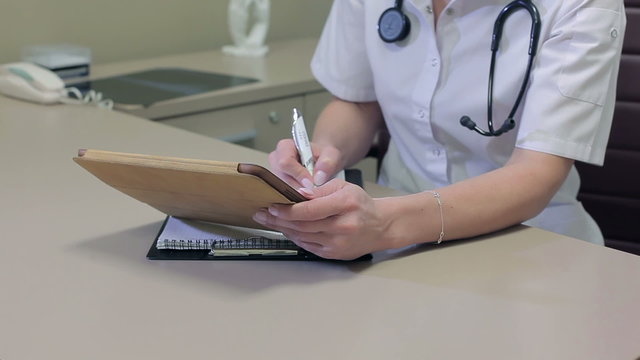 Doctor overwrites information from the tablet