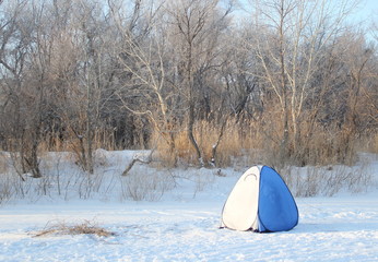 Зимняя рыбалка на реке Иртыш © Abakumov