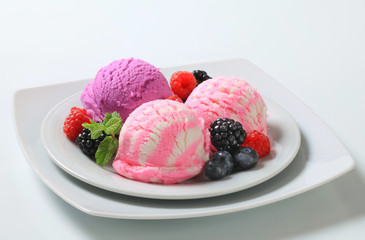Ice cream with fresh berries