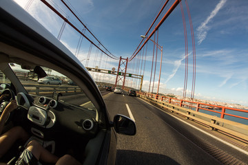 Rent a Car in Lisbon. Smart fortwo über Ponte 25 de Abril