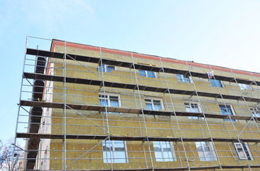Exterior house wall heat insulation with mineral wool.
