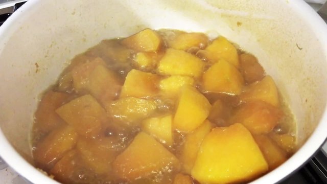 Zucca cotta in pentola