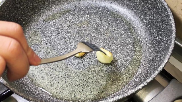 Aglio In Padella