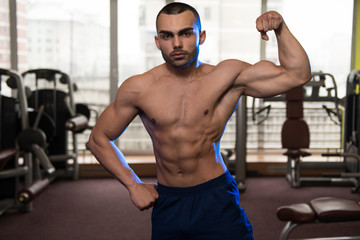 Fototapeta na wymiar Bodybuilder Biceps Pose