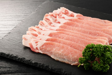 豚肉　ロース　薄切り © K