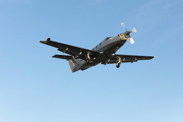 Single turboprop aircraft, landing aircraft