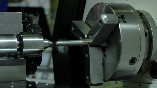 Automatic lathe works metal with precision