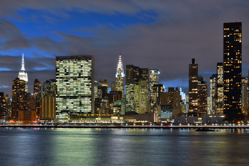 Naklejka premium Manhattah skyline at night.