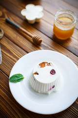 curd jelly with fruit filling 