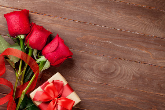 Red roses and Valentine's day gift