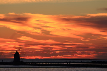 stagno di marsala al tramonto