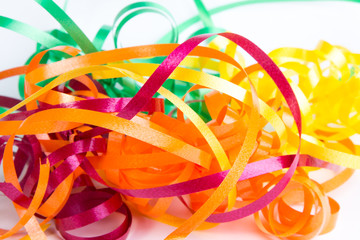 Buntes Geschenkband