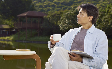 man gazing afar when reading outdoor