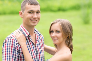 Obraz premium Happy young people are embracing