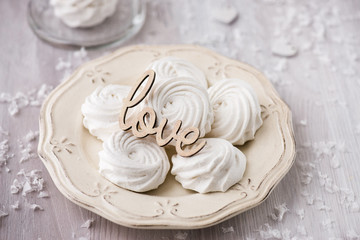 Obraz na płótnie Canvas White apple marshmallows, zephyr for valentine day