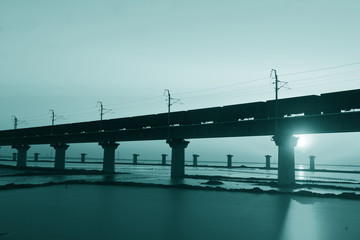 The sea of the railway bridge