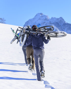 aufwärts zum Winter-Downhill