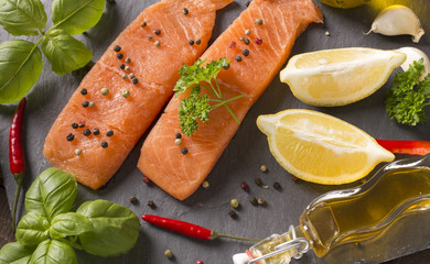 raw salmon with lemon and pepper