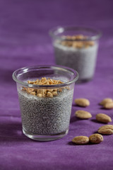 Pudding graines de chia lait de coco et amandes grillées