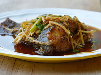 deep fried mango fish dressing soy sauce and slice ginger
