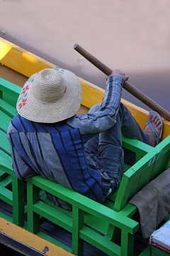Birmanie, batelier sur le lac Inle