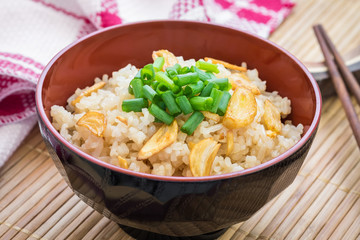 Fried rice with garlic in bowl