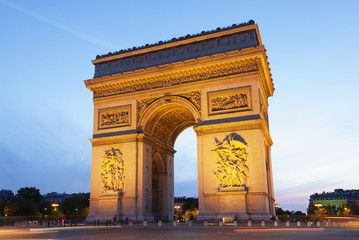 Fototapeta na wymiar Paris, Arc de Triomphe at dusk