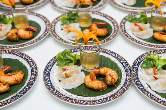 Thai steamed rice-skin dumplings with fried shrimp.