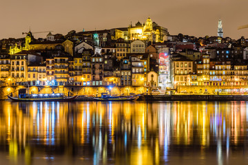 Fototapeta na wymiar old town cityscape on the Douro River at night, Porto, Portugal.