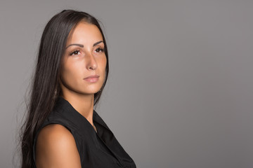 Obraz premium Beautiful young woman looking away