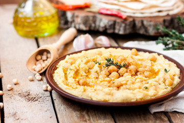 homemade hummus with chickpeas