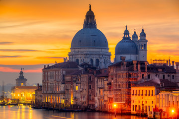 Obraz premium Canal Grande i Bazylika Santa Maria della Salute, Wenecja, Włochy
