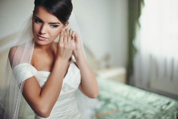 Naklejka premium Charming elegant young bride wearing expensive jewelry