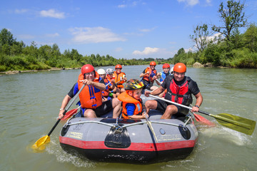 Flussbefahrung mit einem Rafting-Boot