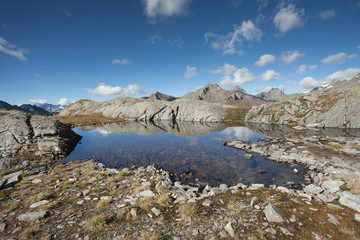 Fototapeta na wymiar Alpine lake in the Alps at fall