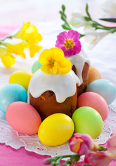 Obraz na płótnie Canvas Easter cake and eggs