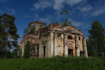 Fototapeta na wymiar Abandoned church in Korotsko village, Russia